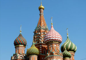 圣彼得堡城堡顶部的彩色图案